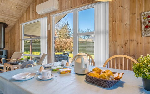 Heika - 6.8Km from the Sea: Möbel, Holz, Interior Design, Flooring, Fussboden, Stuhl, Zimmer, Decke, Wohnzimmer, Wohnung