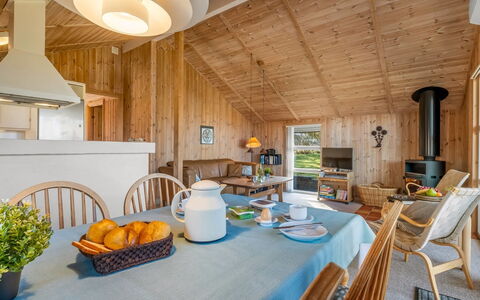 Heika - 6.8Km from the Sea: Möbel, Holz, Interior Design, Flooring, Fussboden, Stuhl, Zimmer, Decke, Wohnzimmer, Wohnung
