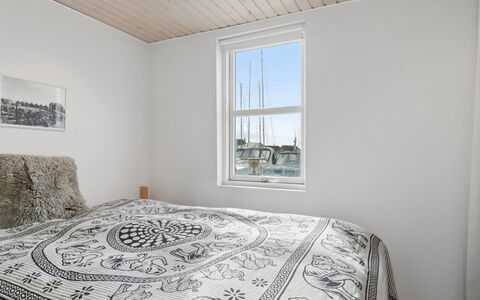 Ljubinka - 5M from the Sea: Wand, Holz, Schlafzimmer, Decke, Interior Design, Fussboden, Flooring, Bettdecke, Bett, Bedding