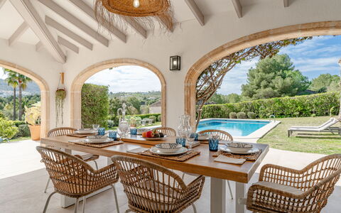 Tika: Möbel, Tabelle, Küche & Esszimmer Tisch, Stuhl, Interior Design, Esszimmer, Gartenmöbel, Tisch Im Freien, Zimmerpflanze, Wicker