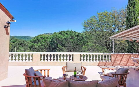 Villa Solhyllan: Möbel, Holz, Gartenmöbel, Tabelle, Tisch Im Freien, Stuhl, Küche & Esszimmer Tisch, Deck, Hartholz, Veranda