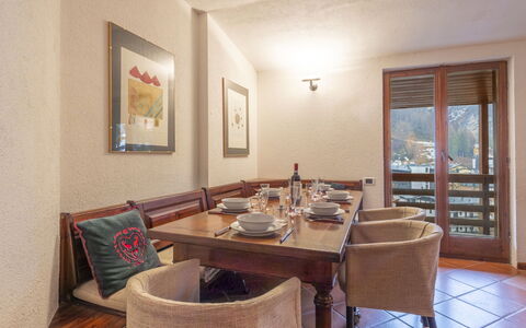 La Marmotta: Möbel, Flooring, Interior Design, Holz, Fussboden, Decke, Küche & Esszimmer Tisch, Zimmer, Tabelle, Esszimmer