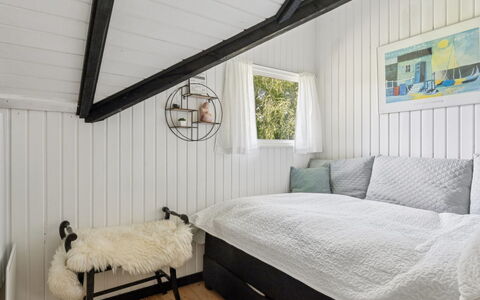 Petkana - 4Km from the Sea: Bett, Schlafzimmer, Holz, Interior Design, Möbel, Fussboden, Flooring, Bedding, Linens, Bettdecke