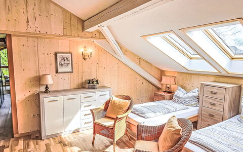 Apt. Luna: Möbel, Interior Design, Schlafzimmer, Bett, Holz, Fussboden, Decke, Flooring, Zimmer, Beleuchtung