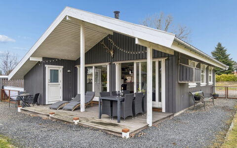Sida - 1.5Km from the Sea: Möbel, Holz, Interior Design, Flooring, Fussboden, Stuhl, Zimmer, Decke, Wohnzimmer, Wohnung