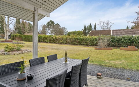 Sida - 1.5Km from the Sea: Möbel, Holz, Interior Design, Flooring, Fussboden, Stuhl, Zimmer, Decke, Wohnzimmer, Wohnung