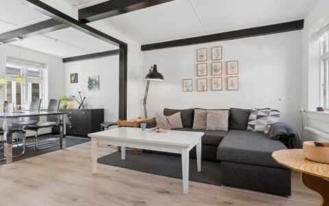 Cedomir - 400M from the Sea: Möbel, Interior Design, Flooring, Couch, Wand, Fussboden, Holz, Decke, Tabelle, Wohnzimmer
