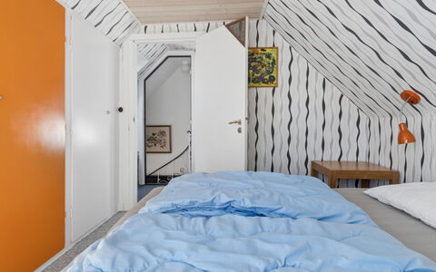 Cedomir - 400M from the Sea: Holz, Schlafzimmer, Interior Design, Möbel, Zuhause, Linens, Bettdecke, Bett, Bedding, Decke