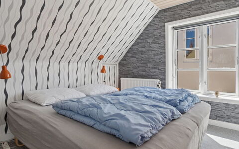 Cedomir - 400M from the Sea: Holz, Schlafzimmer, Interior Design, Zuhause, Bedding, Linens, Decke, Bett, Bettdecke, Dachboden