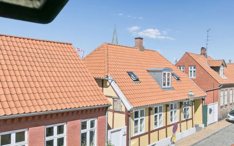 Cedomir - 400M from the Sea: Möbel, Gartenmöbel, Geschirr, Tabelle, Drinkware, Stuhl, Tisch Im Freien, Essen, Flasche