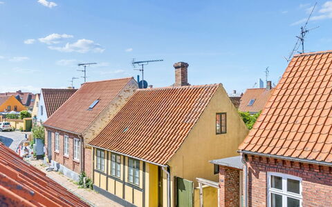Cedomir - 400M from the Sea: Möbel, Gartenmöbel, Geschirr, Tabelle, Drinkware, Stuhl, Tisch Im Freien, Essen, Flasche