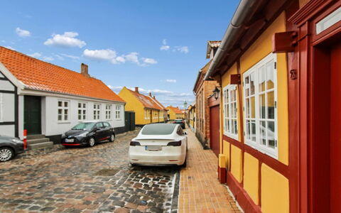 Cedomir - 400M from the Sea: Wand, Fenster, Strassenbelag, Haus, Die Architektur, Fassade, \Stadt, Dach, Tür, Zuhause