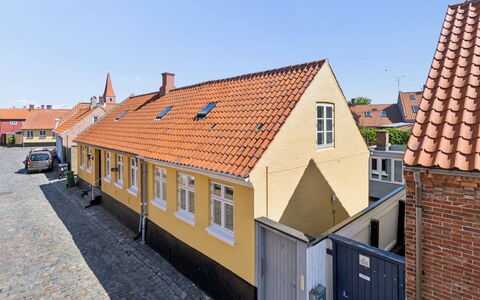 Cedomir - 400M from the Sea: Möbel, Gartenmöbel, Geschirr, Tabelle, Drinkware, Stuhl, Tisch Im Freien, Essen, Flasche