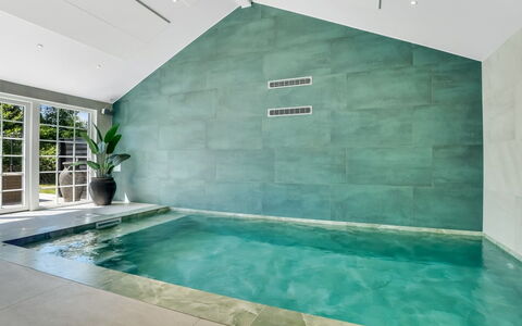 Goti - 400M from the Sea: Flooring, Fussboden, Schwimmbad, Interior Design, Fliese, Verbundwerkstoff, Natürliches Material, Armatur, Resort, Badewanne