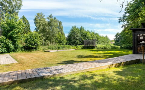 Goti - 400M from the Sea: Gras, Strauch, Garten, Grundstueck, Ground, Rasen, Landscaping, Wiese, Walkway, Park