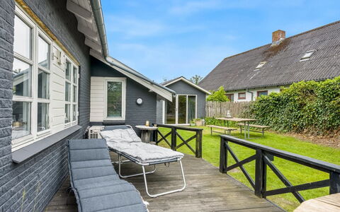 Bo - 250M from the Sea: Zuhause, Hütte, Abstellgleis, Estate, Fahrrad, Veranda, Garten, Rasen