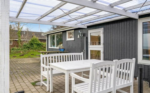 Richard - 400M from the Sea: Möbel, Holz, Interior Design, Flooring, Fussboden, Stuhl, Zimmer, Decke, Wohnzimmer, Wohnung