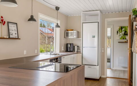 Friderica - 30Km from the Sea: Interior Design, Countertop, Flooring, Möbel, Küche, Fussboden, Holz, Holzboden, Küchengerät, Cabinetry