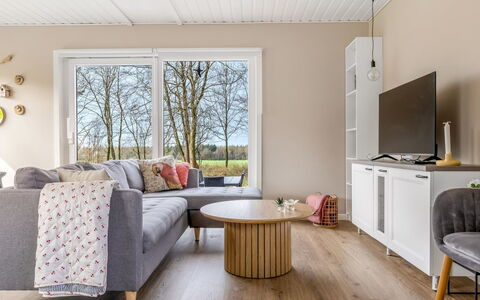 Friderica - 30Km from the Sea: Flooring, Interior Design, Möbel, Fussboden, Couch, Holz, Holzboden, Wohnzimmer, Zuhause, Decke