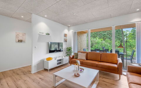 Helina - 250M to the Fjord: Flooring, Interior Design, Decke, Holz, Fussboden, Zimmer, Holzboden, Wohnzimmer, Möbel, Couch