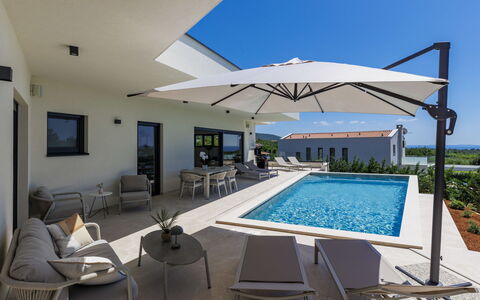 Florinda: Schwimmbad, Gartenmöbel, Möbel, Regenschirm, Stuhl, Resort, Schatten, Tisch Im Freien, Terrasse, Küche & Esszimmer Tisch