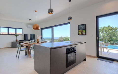 Florinda: Flooring, Fussboden, Countertop, Küche, Zuhause, Decke, Stuhl, Cabinetry, Haushaltsgerät, Zimmerpflanze