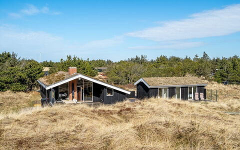Steinunn - 600M from the Sea: Möbel, Holz, Interior Design, Flooring, Fussboden, Stuhl, Zimmer, Decke, Wohnzimmer, Wohnung