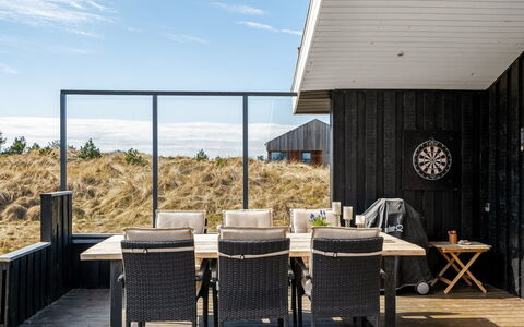 Steinunn - 600M from the Sea: Möbel, Holz, Interior Design, Flooring, Fussboden, Stuhl, Zimmer, Decke, Wohnzimmer, Wohnung