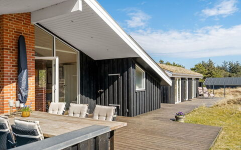 Steinunn - 600M from the Sea: Möbel, Holz, Interior Design, Flooring, Fussboden, Stuhl, Zimmer, Decke, Wohnzimmer, Wohnung