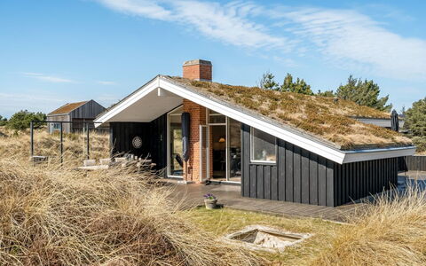 Steinunn - 600M from the Sea: Möbel, Holz, Interior Design, Flooring, Fussboden, Stuhl, Zimmer, Decke, Wohnzimmer, Wohnung