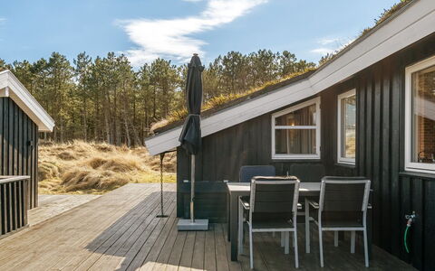 Steinunn - 600M from the Sea: Möbel, Holz, Interior Design, Flooring, Fussboden, Stuhl, Zimmer, Decke, Wohnzimmer, Wohnung