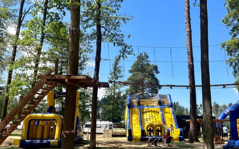 Hradec Kralove 4: Baum, Erholung, Spielmittel, Öffentlicher Raum, Menschliche Siedlung, Freizeit, Spass, Spielplatz, Schatten, Park