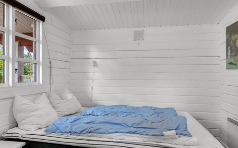 Jalina - 30Km from the Sea: Holz, Fussboden, Flooring, Interior Design, Decke, Zuhause, Schlafzimmer, Zimmer, Holzboden, Bett