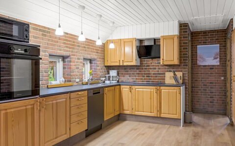 Ullamaj - 700M from the Sea: Flooring, Holz, Küche, Interior Design, Möbel, Countertop, Cabinetry, Decke, Fussboden, Schrank