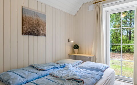 Ullamaj - 700M from the Sea: Holz, Schlafzimmer, Interior Design, Bett, Fussboden, Flooring, Bettdecke, Bedding, Decke, Bettrahmen