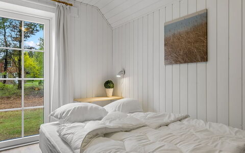 Ullamaj - 700M from the Sea: Holz, Schlafzimmer, Flooring, Fussboden, Decke, Interior Design, Bett, Bettdecke, Bedding, Linens