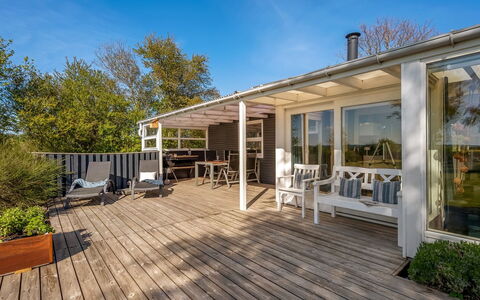 Niels - 1.3Km from the Sea: Möbel, Holz, Interior Design, Flooring, Fussboden, Stuhl, Zimmer, Decke, Wohnzimmer, Wohnung