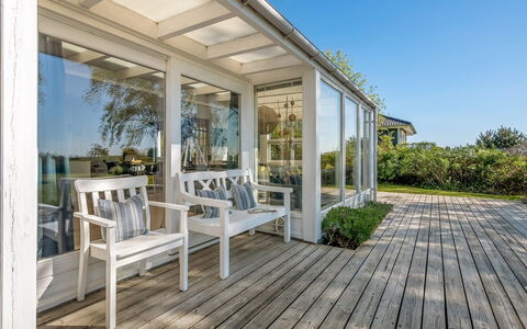 Niels - 1.3Km from the Sea: Möbel, Holz, Interior Design, Flooring, Fussboden, Stuhl, Zimmer, Decke, Wohnzimmer, Wohnung