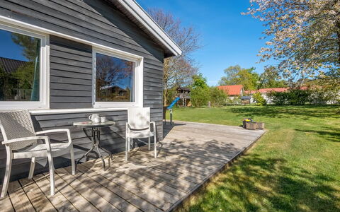Niels - 1.3Km from the Sea: Möbel, Holz, Interior Design, Flooring, Fussboden, Stuhl, Zimmer, Decke, Wohnzimmer, Wohnung