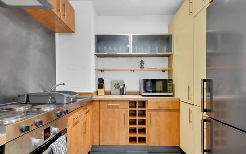 Lawerence Apartment: Boot, Gewässer, Watercraft, Boote Und Boating - Geräte Und Materialien, Wasserweg, Kanal, Yachthafen, Schiff, Schiffsbau, Küsten Und Ozeanische Forms