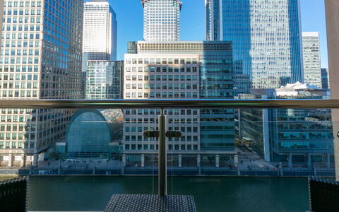 Discovery Apartments: Boot, Gewässer, Watercraft, Boote Und Boating - Geräte Und Materialien, Wasserweg, Kanal, Yachthafen, Schiff, Schiffsbau, Küsten Und Ozeanische Forms