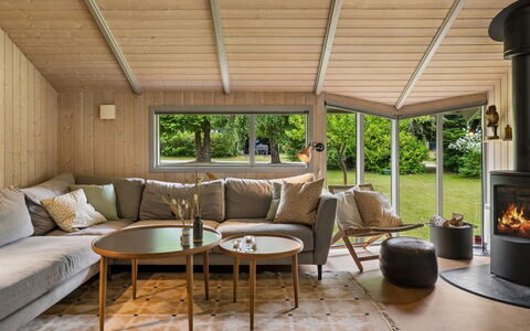 Niela - 700M from the Sea: Möbel, Interior Design, Flooring, Holz, Fussboden, Couch, Decke, Wohnzimmer, Zimmer, Beleuchtung