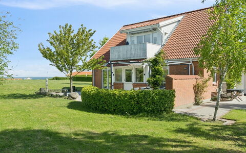 Arnke - 300M from the Sea: Möbel, Gartenmöbel, Geschirr, Tabelle, Drinkware, Stuhl, Tisch Im Freien, Essen, Flasche