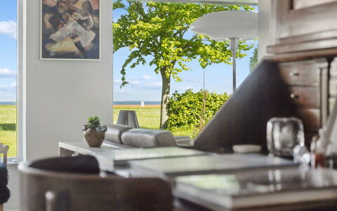 Arnke - 300M from the Sea: Möbel, Gartenmöbel, Geschirr, Tabelle, Drinkware, Stuhl, Tisch Im Freien, Essen, Flasche