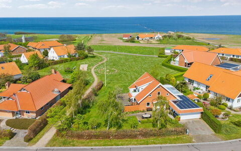 Arnke - 300M from the Sea: Grundstueck, Zuhause, Estate, Steigung, Küste, Vorort, Dorf, Luftaufnahmen, Vogelperspektive, Bauernhof
