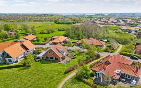 Arnke - 300M from the Sea: Haus, Zuhause, Ländliches Gebiet, Grundstueck, Dach, Hütte, Feld, Estate, Dorf, Vogelperspektive