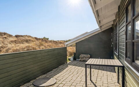Eida - 400M from the Sea: Möbel, Interior Design, Holz, Decke, Flooring, Fussboden, Holzboden, Küche & Esszimmer Tisch, Tabelle, Light Fixture