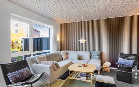 Annakarin - 1.2Km from the Sea: Interior Design, Flooring, Wand, Möbel, Holz, Fussboden, Decke, Couch, Wohnzimmer, Zuhause
