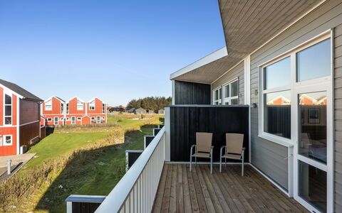 Annakarin - 1.2Km from the Sea: Die Architektur, Wohngebiet, Zuhause, Verbundwerkstoff, Urban Design, Abstellgleis, Wohnung, Estate, Daylighting, Balkon