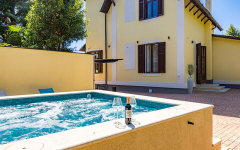 Apartment Nia Opatjia: Schwimmbad, Resort, Design, Hotel, Villa, Zimmerpflanze, Hof, Eco Hotel, Hazienda